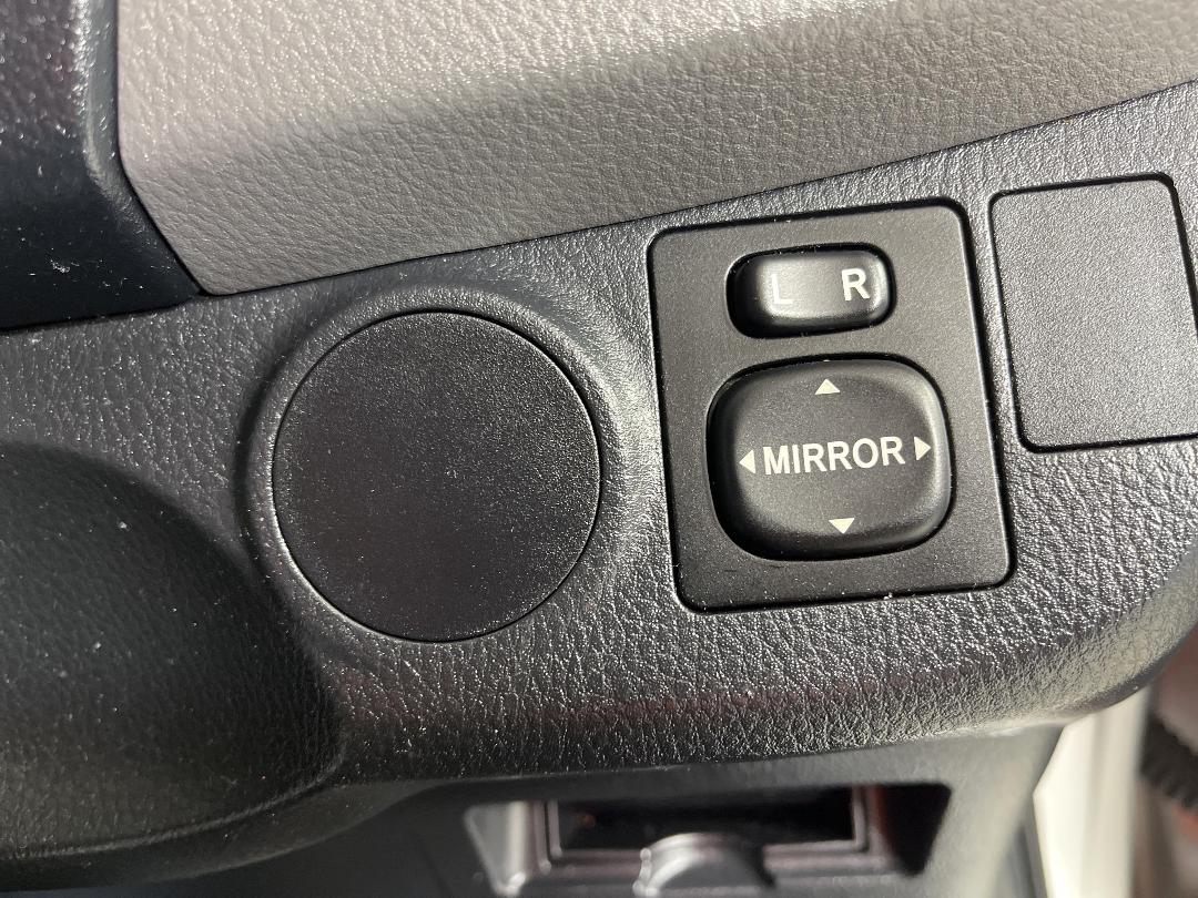 Photo '23' of Toyota Yaris