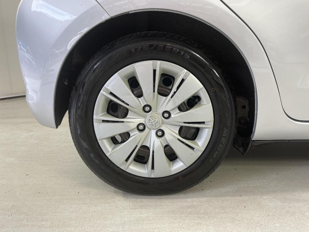 Photo '12' of Toyota Yaris