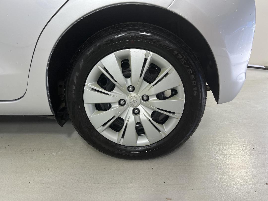 Photo '11' of Toyota Yaris