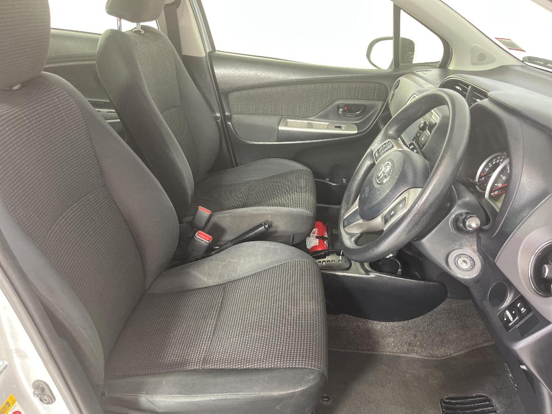 Photo '16' of Toyota Yaris