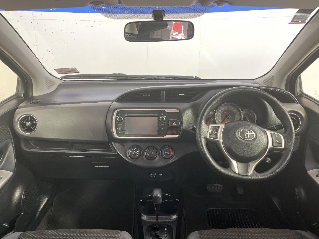 Photo '17' of Toyota Yaris