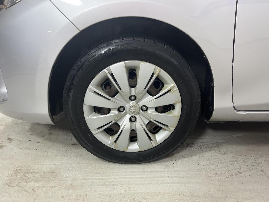 Photo '10' of Toyota Yaris