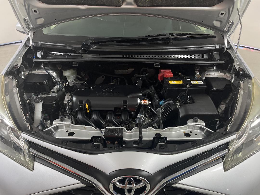 Photo '13' of Toyota Yaris