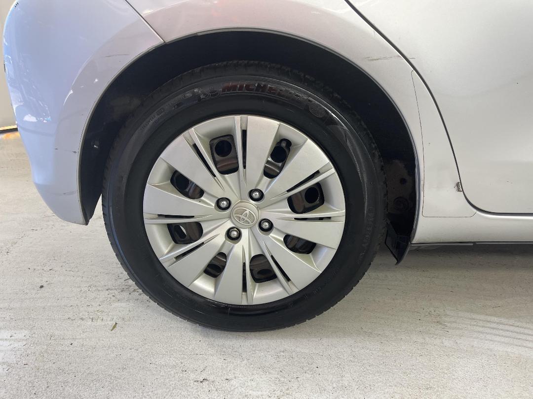 Photo '12' of Toyota Yaris