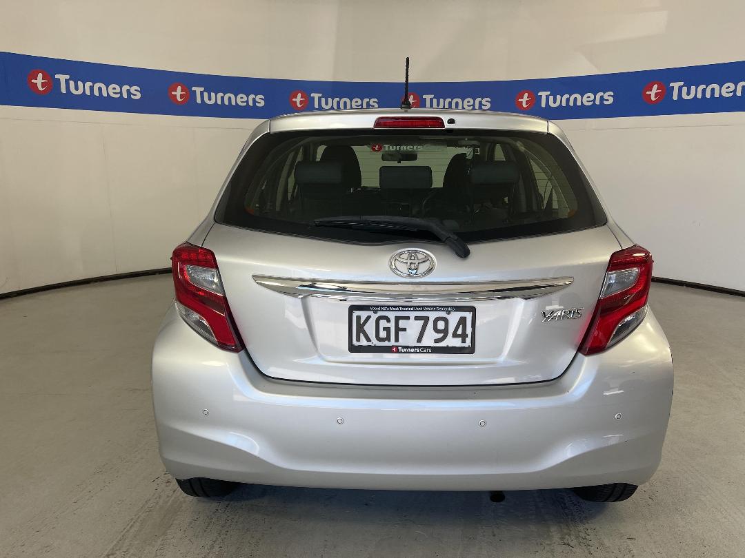 Photo '6' of Toyota Yaris