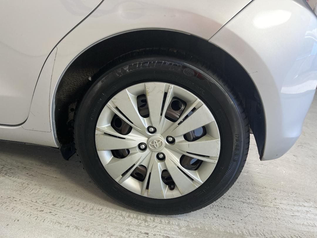 Photo '11' of Toyota Yaris