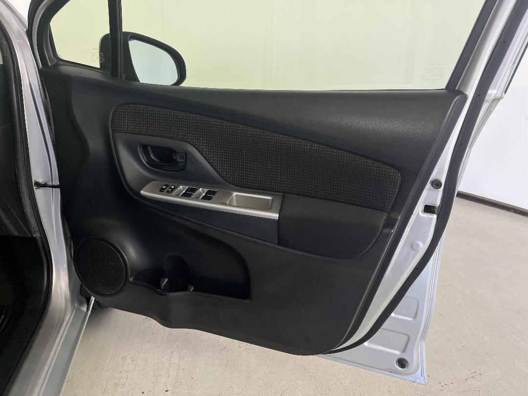 Photo '15' of Toyota Yaris