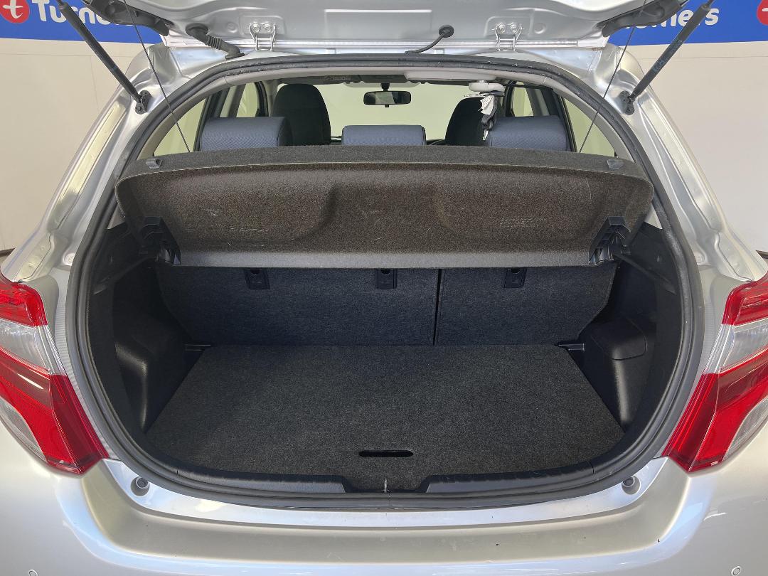 Photo '14' of Toyota Yaris