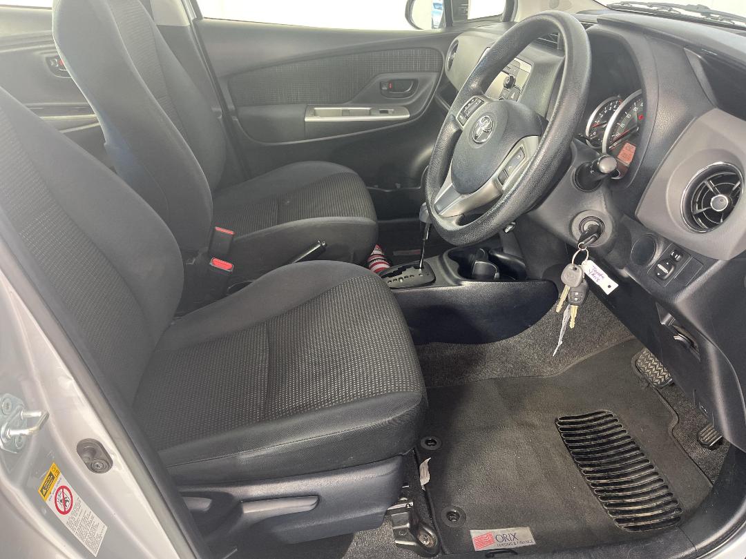 Photo '16' of Toyota Yaris