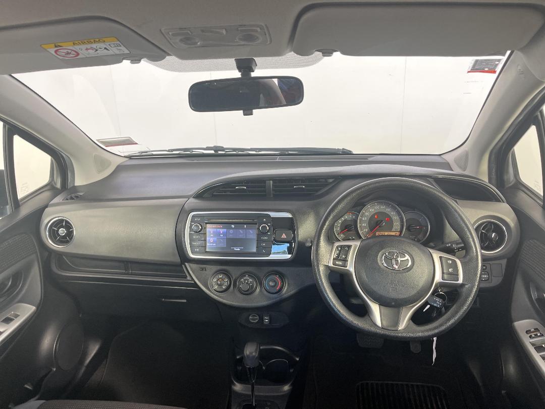 Photo '17' of Toyota Yaris