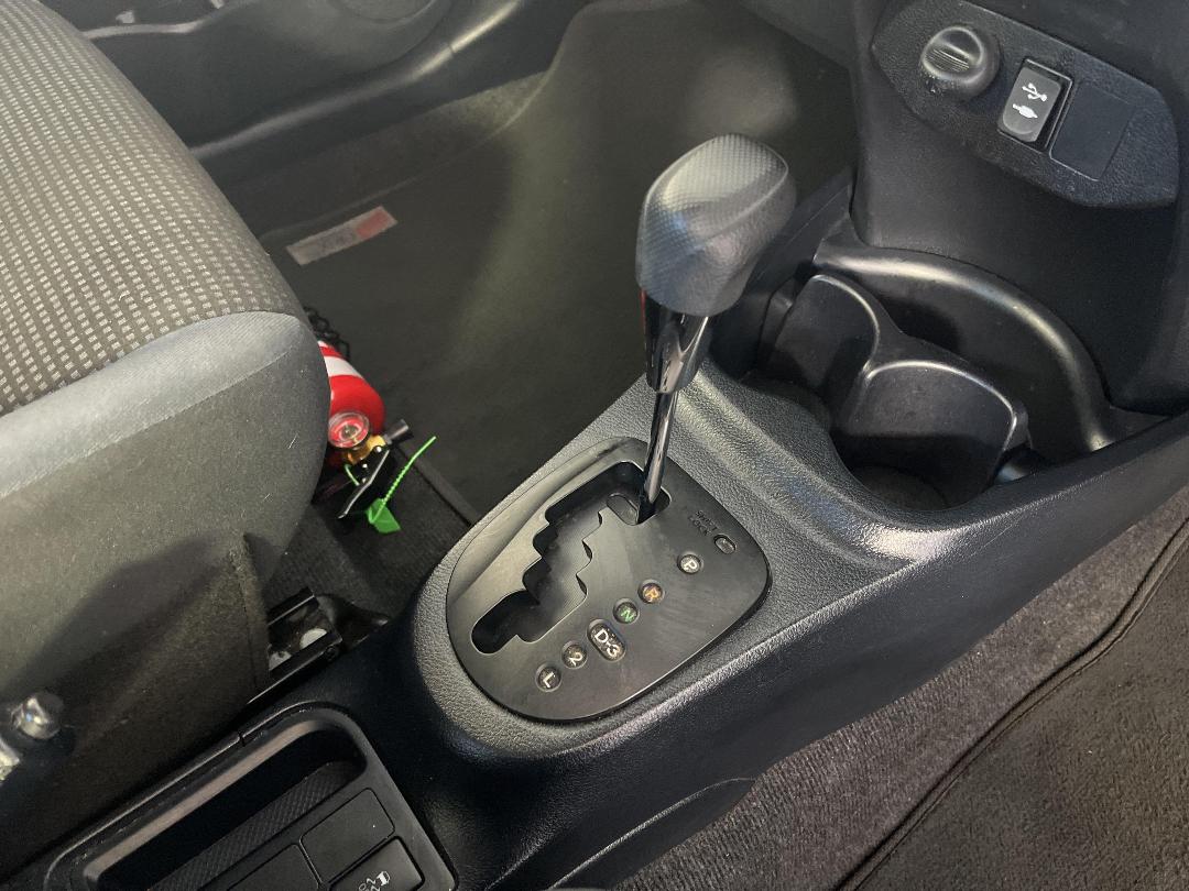 Photo '18' of Toyota Yaris