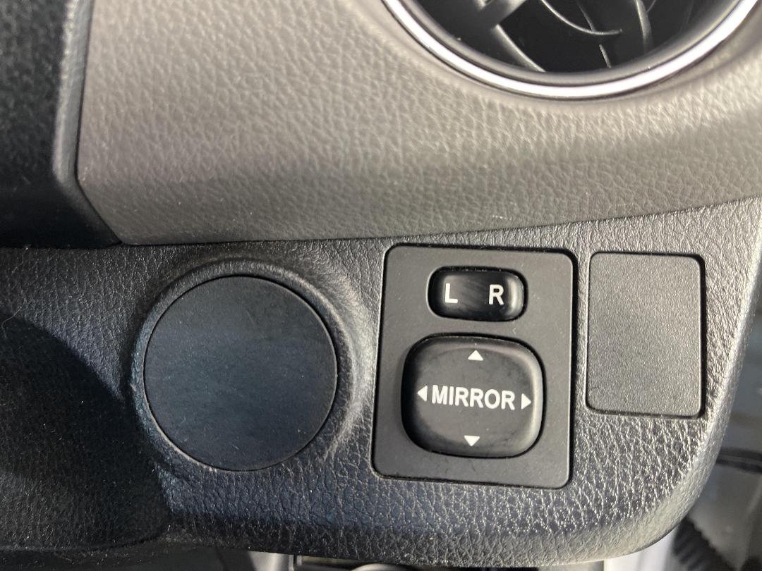 Photo '24' of Toyota Yaris