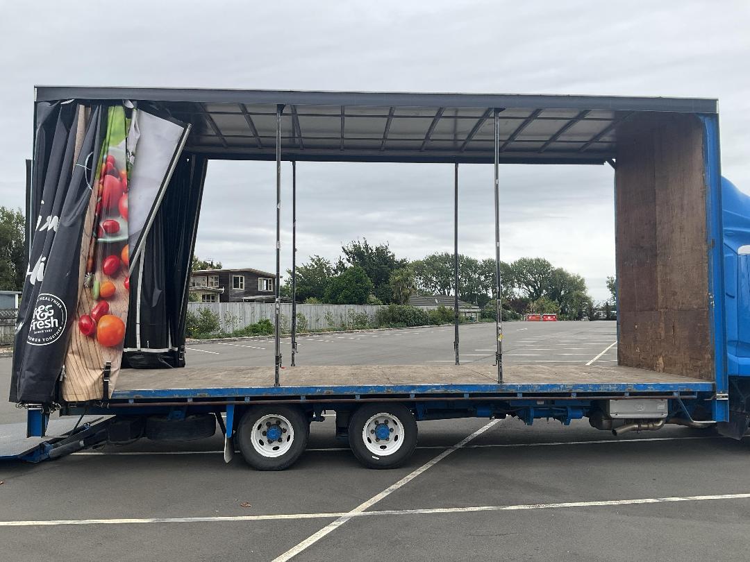 Photo '21' of UD MK11280 Curtainsider