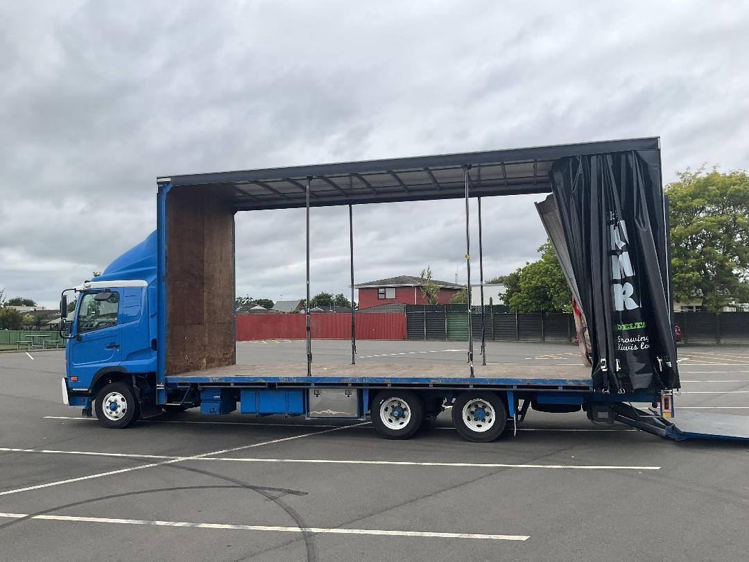 Photo '9' of UD MK11280 Curtainsider