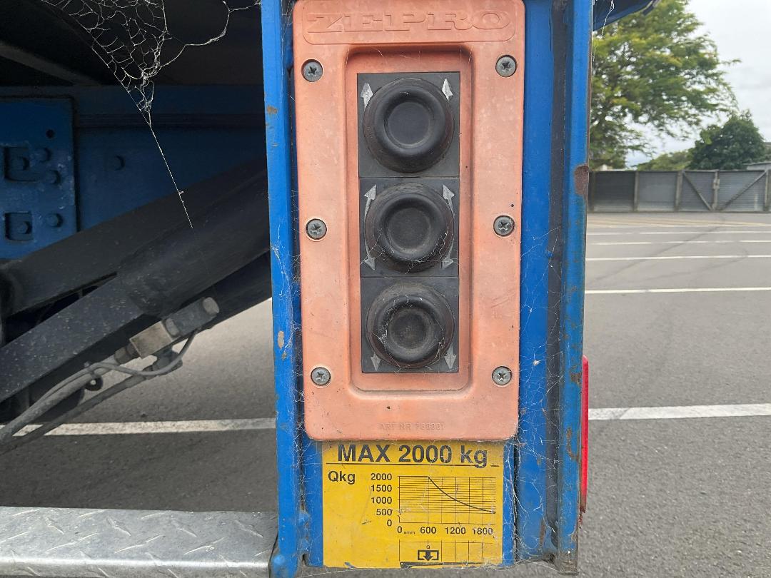 Photo '29' of UD MK11280 Curtainsider