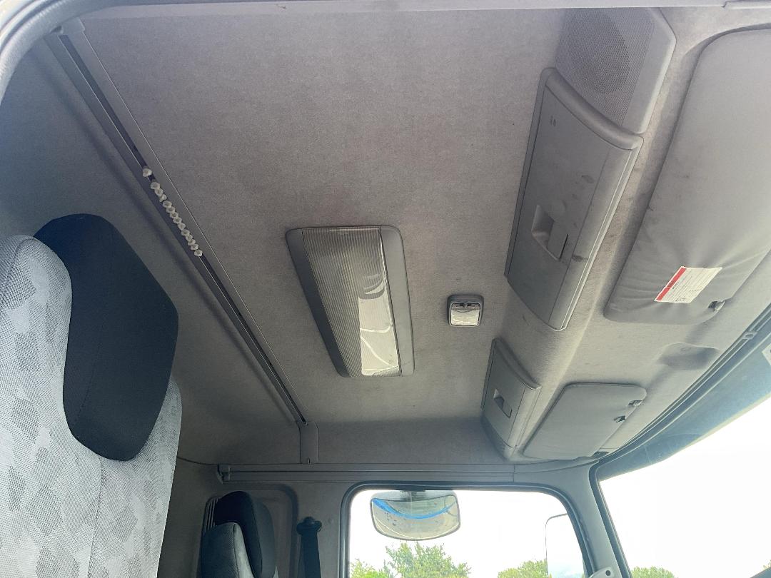 Photo '33' of UD MK11280 Curtainsider