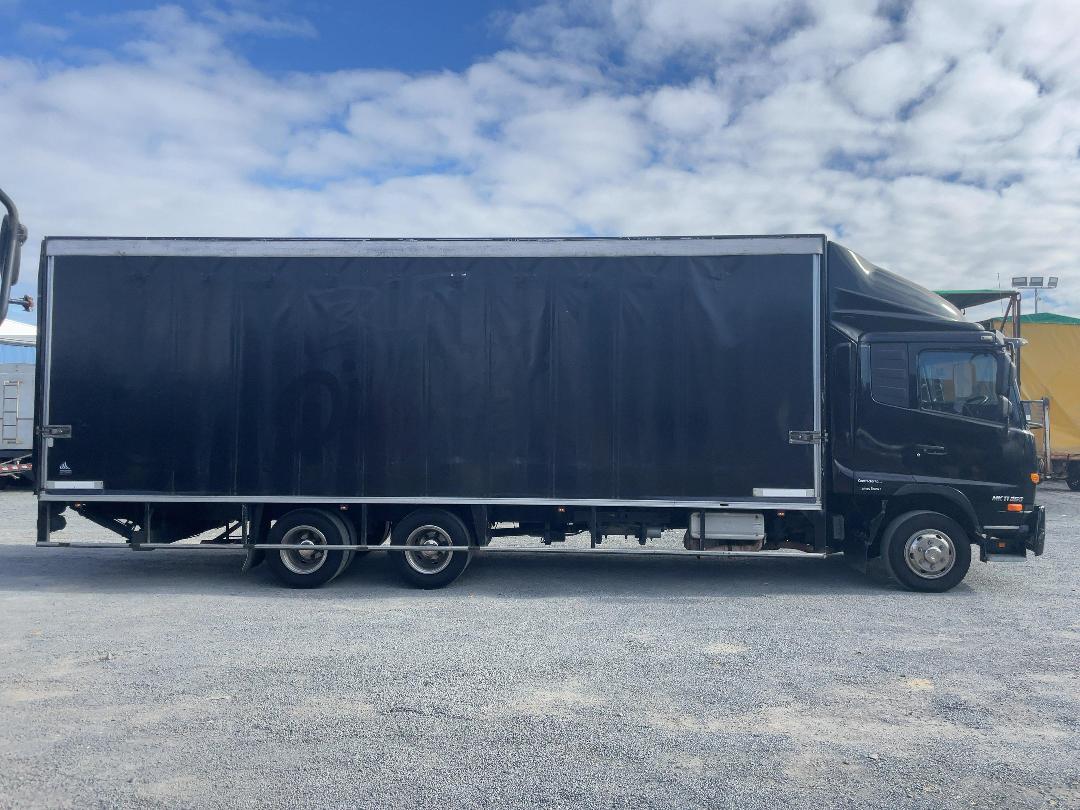 Photo '3' of UD TRUCKS MK11250 Curtainsider