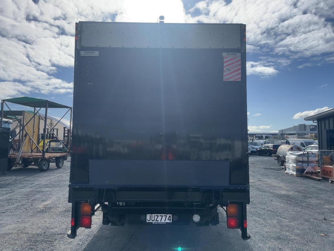 Photo '5' of UD TRUCKS MK11250 Curtainsider