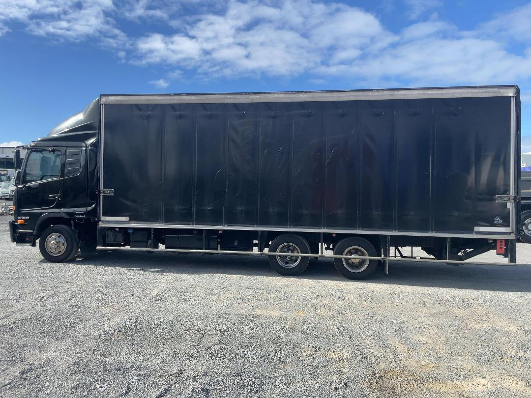 Photo '7' of UD TRUCKS MK11250 Curtainsider