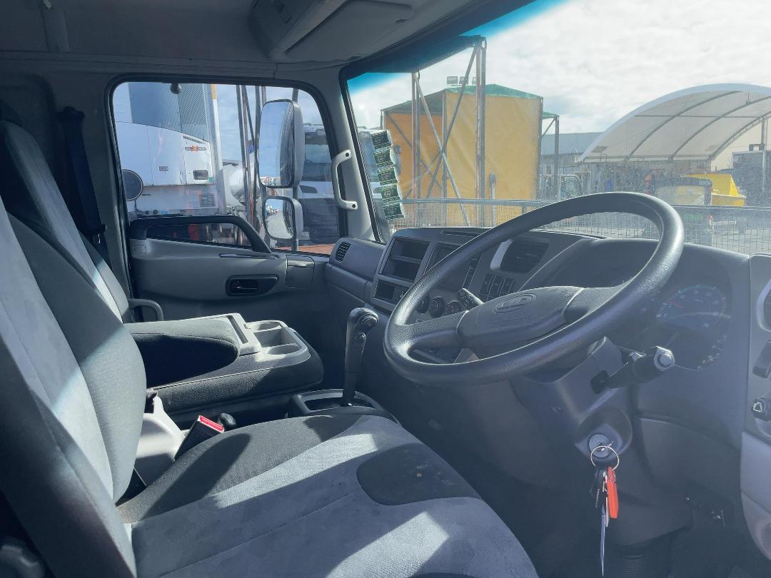 Photo '11' of UD TRUCKS MK11250 Curtainsider