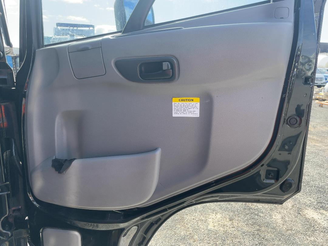 Photo '12' of UD TRUCKS MK11250 Curtainsider