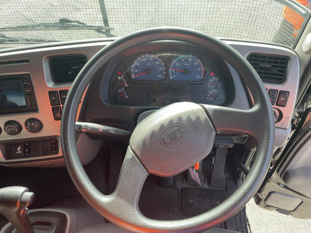 Photo '13' of UD TRUCKS MK11250 Curtainsider