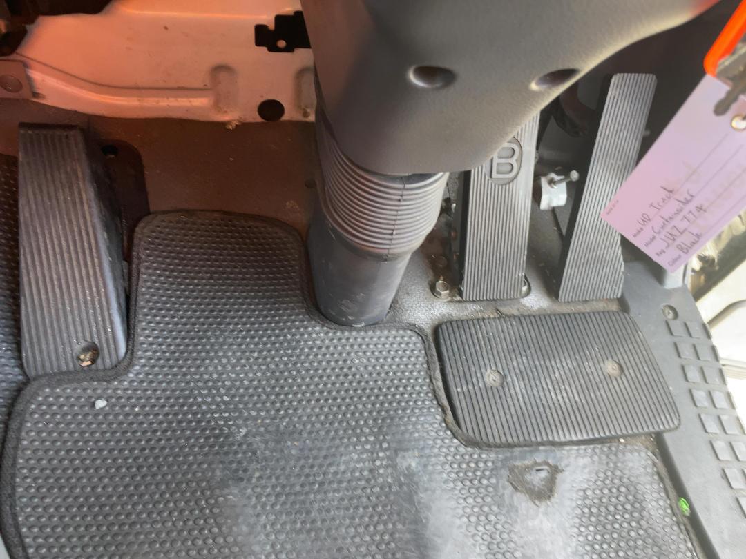 Photo '16' of UD TRUCKS MK11250 Curtainsider