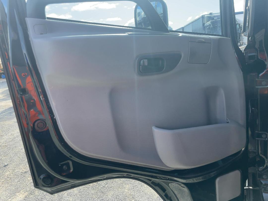 Photo '23' of UD TRUCKS MK11250 Curtainsider