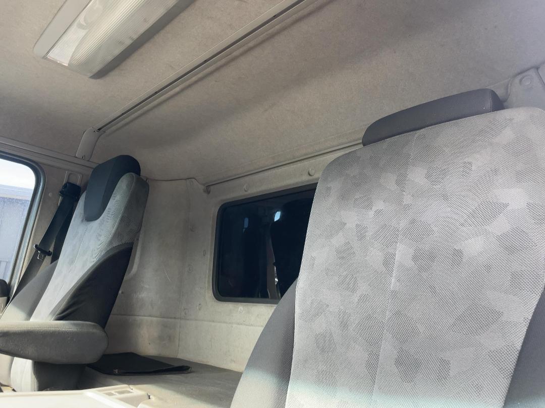 Photo '25' of UD TRUCKS MK11250 Curtainsider