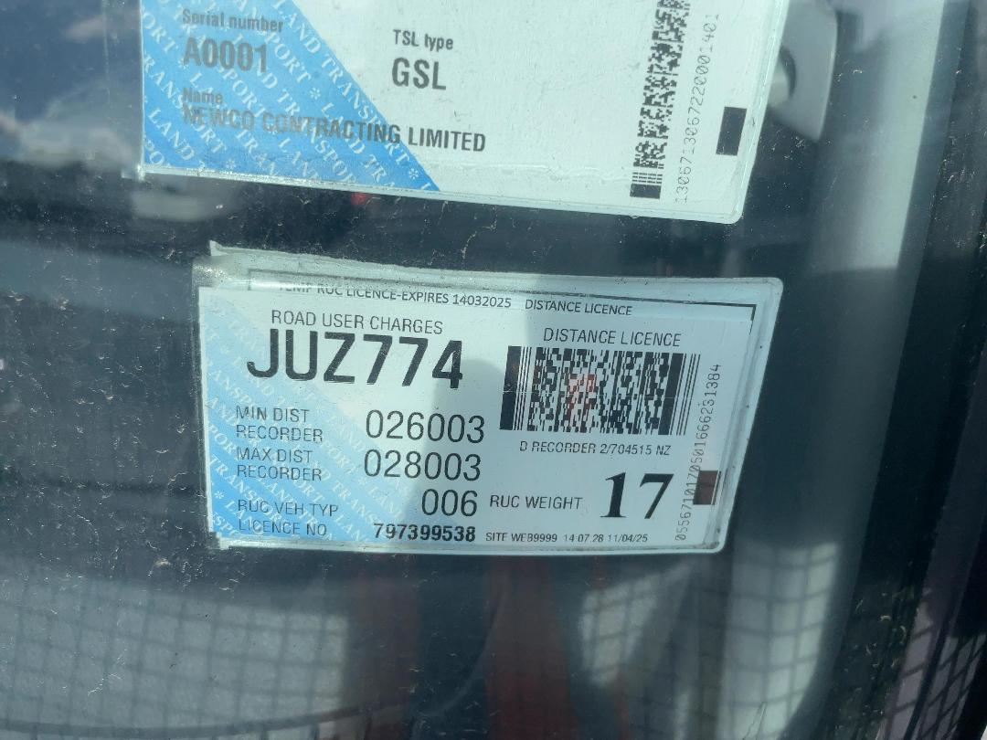 Photo '32' of UD TRUCKS MK11250 Curtainsider