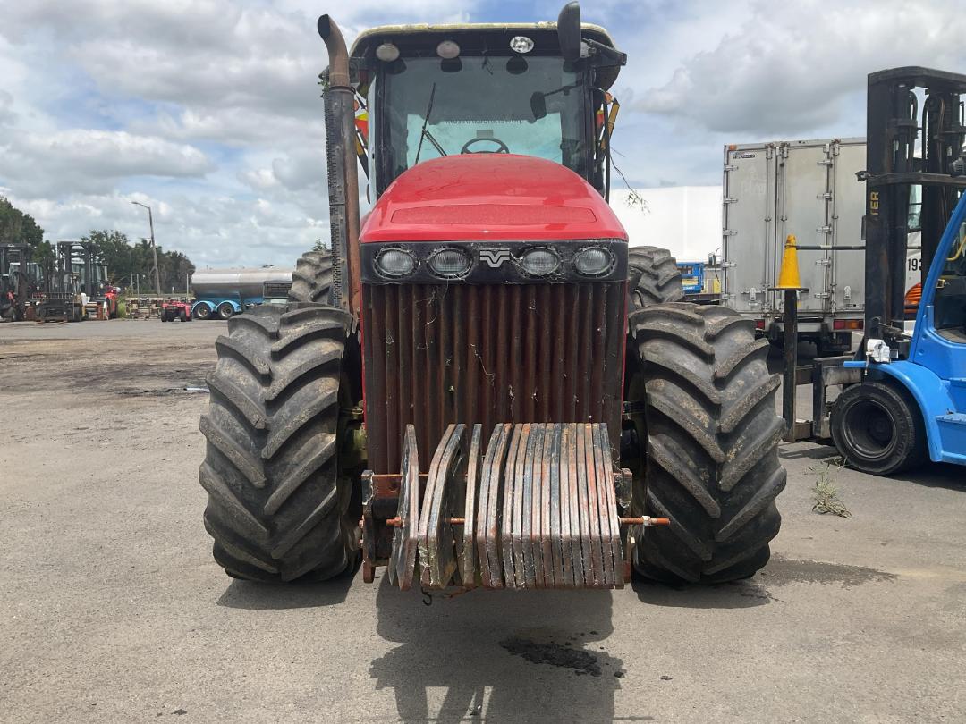 Photo '9' of Versatile 320 Tractor Photo '9' of Versatile 320 Tractor
