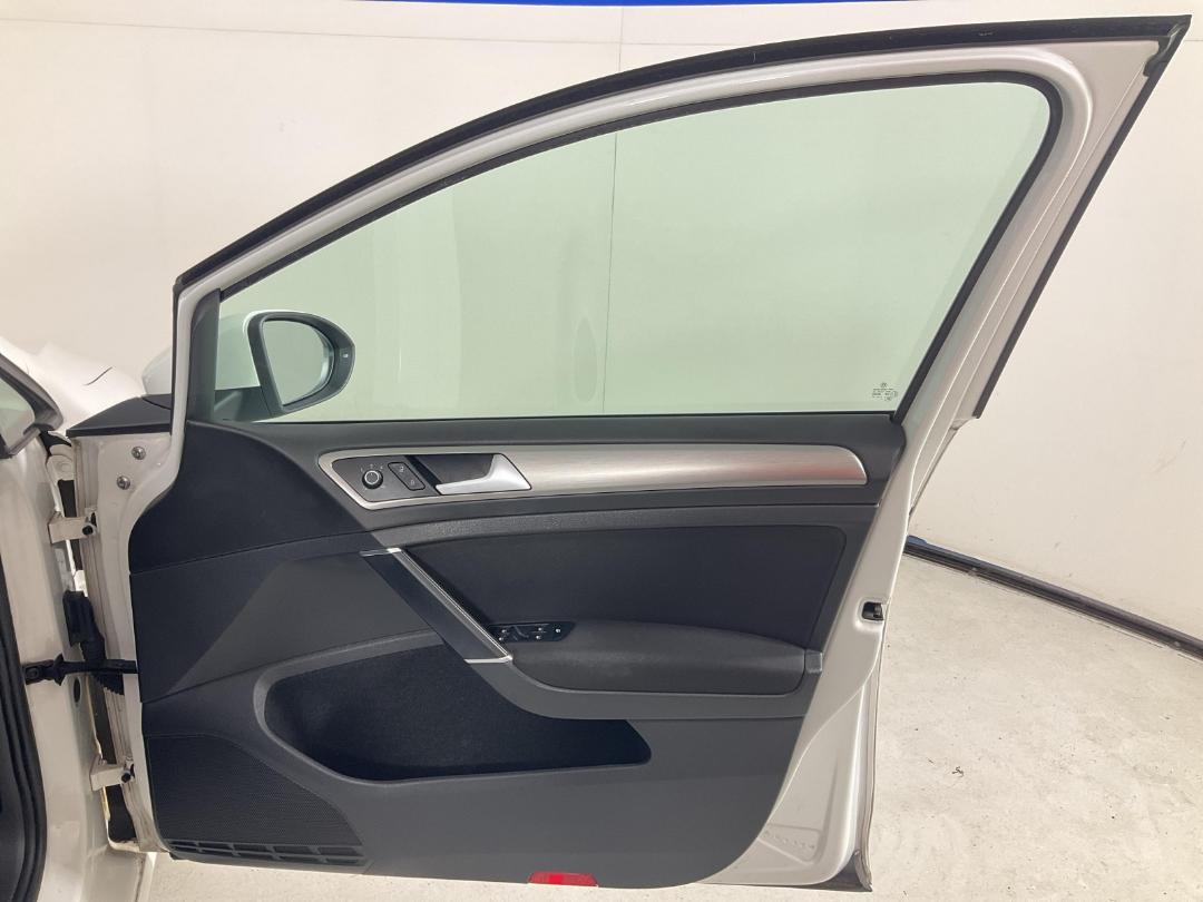 Photo '15' of Volkswagen Golf Photo '15' of Volkswagen Golf