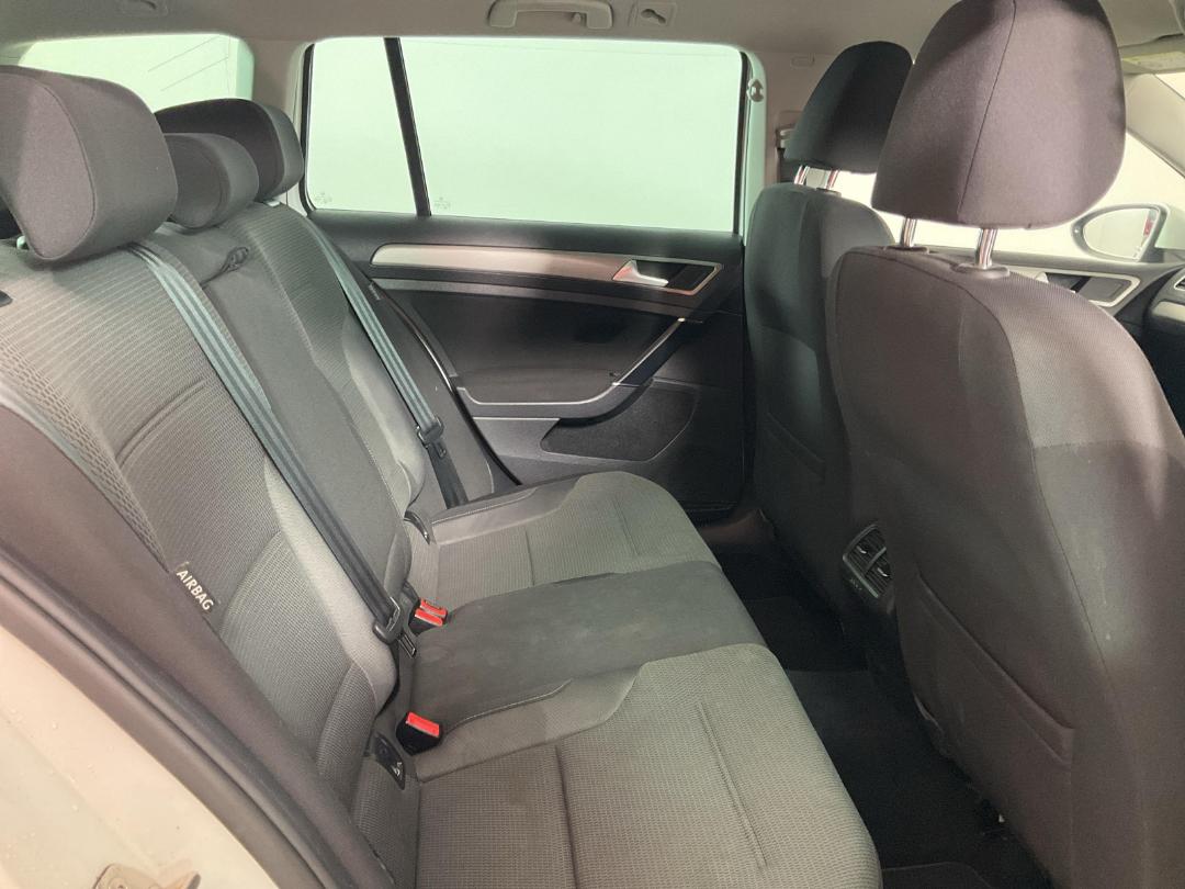 Photo '20' of Volkswagen Golf Photo '20' of Volkswagen Golf