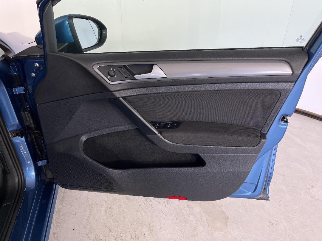 Photo '15' of Volkswagen Golf Photo '15' of Volkswagen Golf