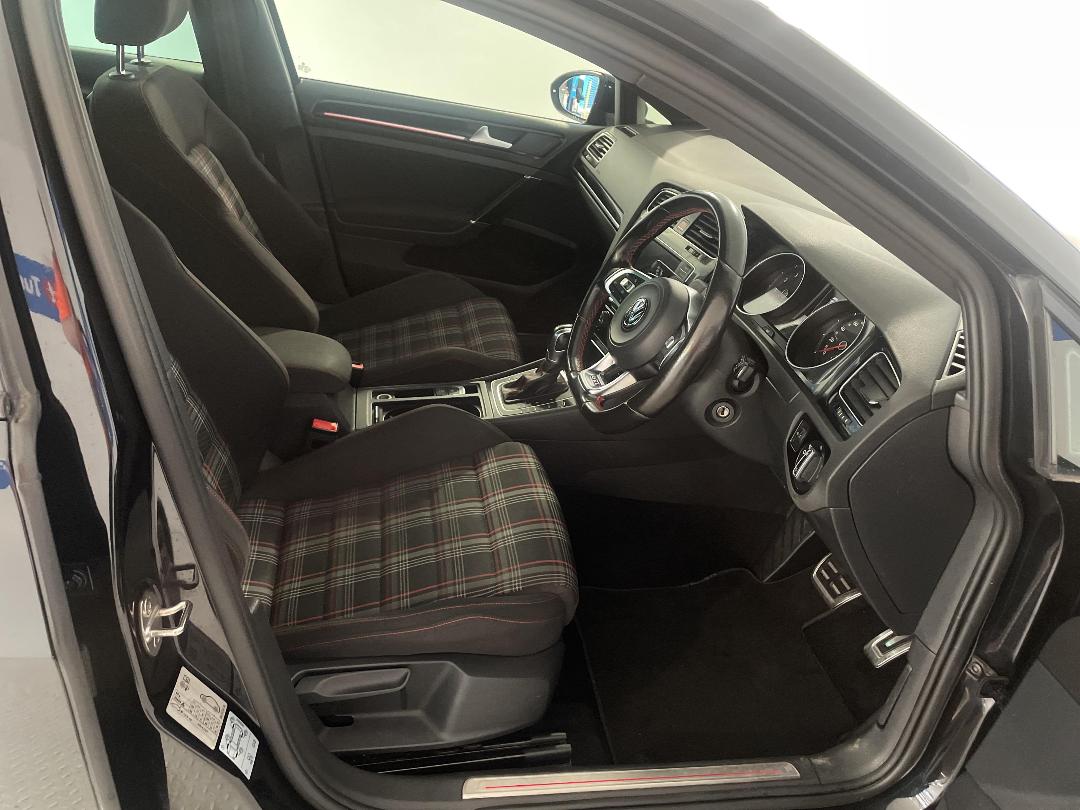 Photo '16' of Volkswagen Golf