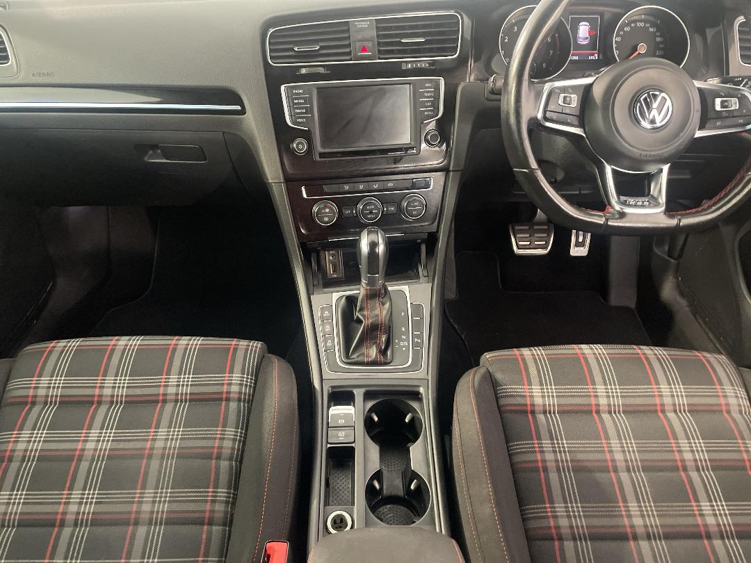 Photo '18' of Volkswagen Golf