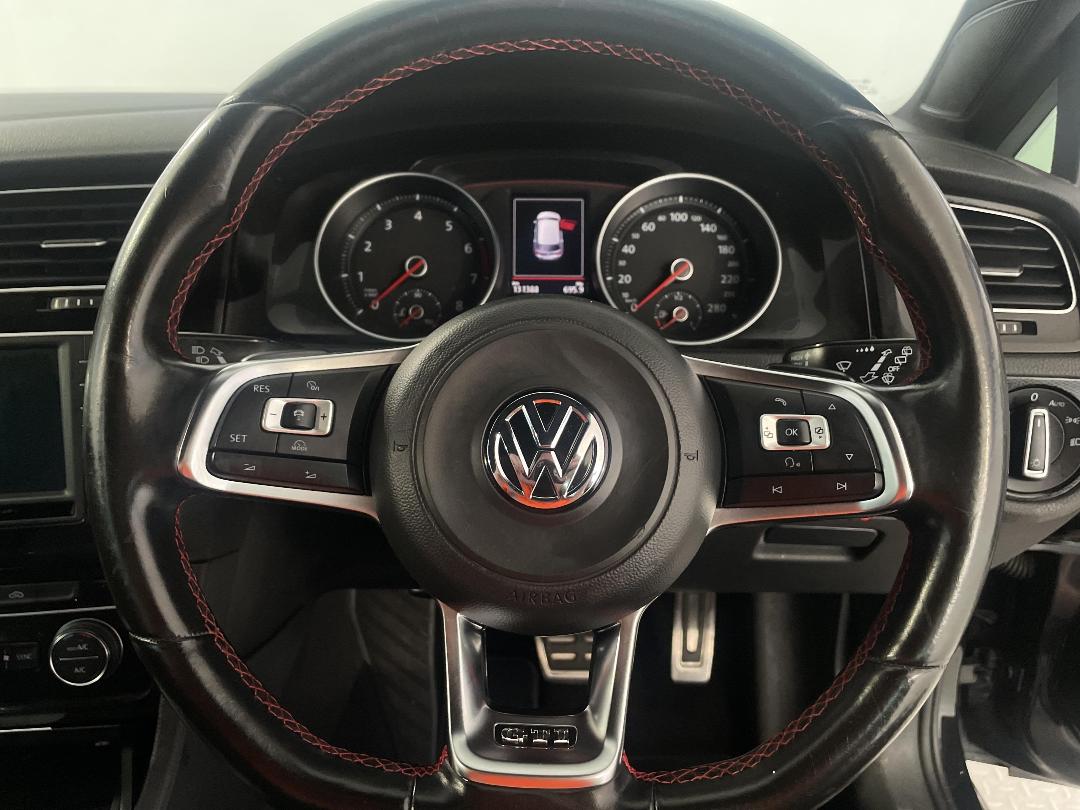 Photo '28' of Volkswagen Golf