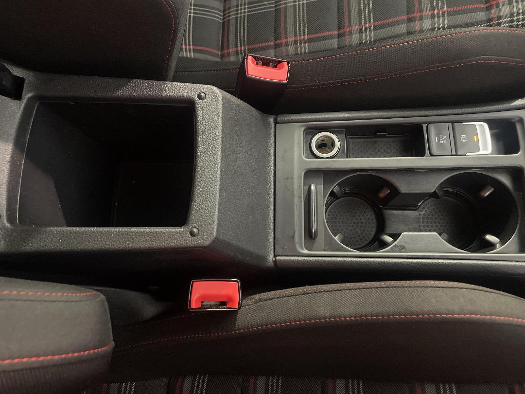 Photo '33' of Volkswagen Golf