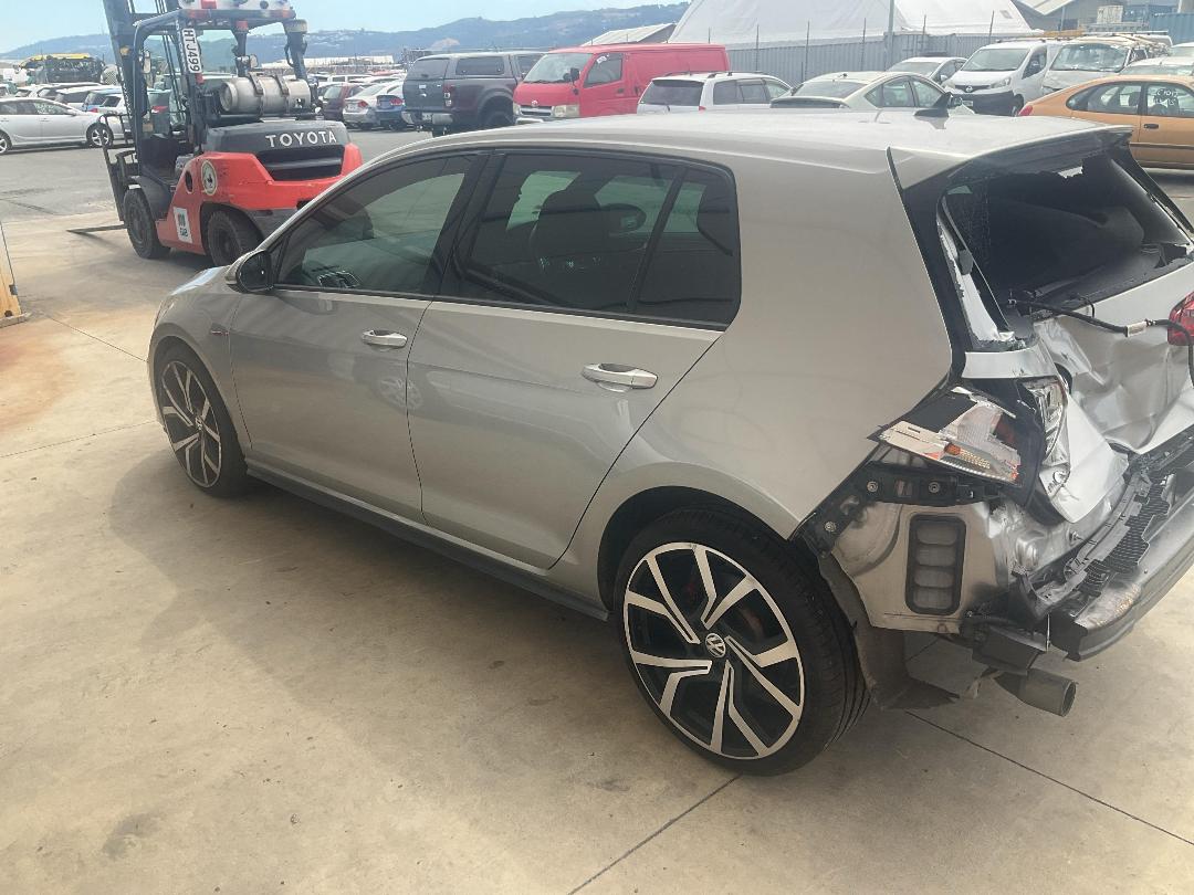 Photo '3' of Volkswagen Golf GTI 162KW