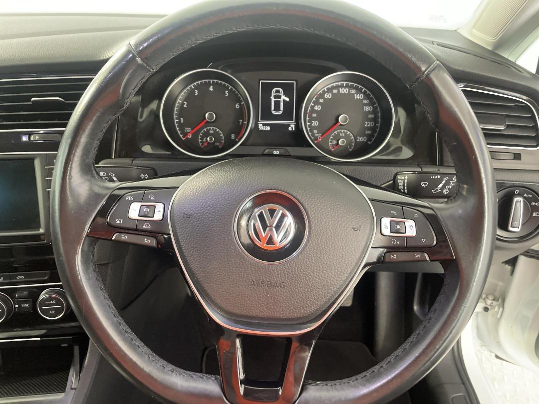 Photo '28' of Volkswagen Golf Photo '28' of Volkswagen Golf