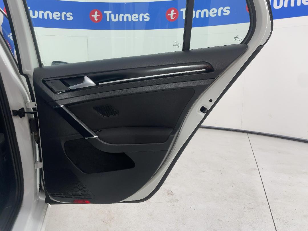 Photo '19' of Volkswagen Golf