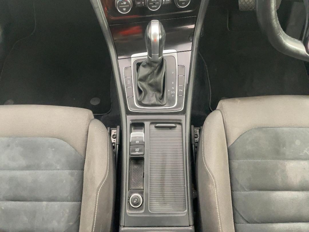 Photo '18' of Volkswagen Golf