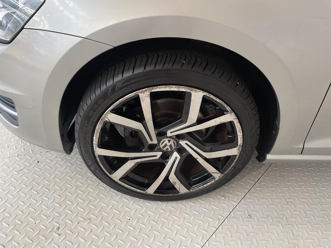 Photo '10' of Volkswagen Golf