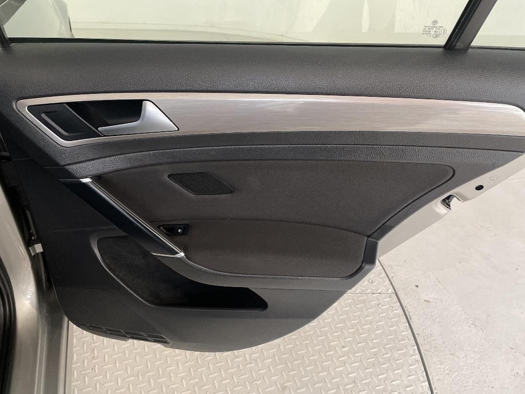 Photo '19' of Volkswagen Golf