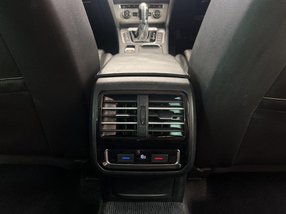 Photo '23' of Volkswagen Passat