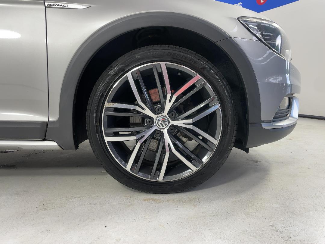 Photo '9' of Volkswagen Passat Photo '9' of Volkswagen Passat