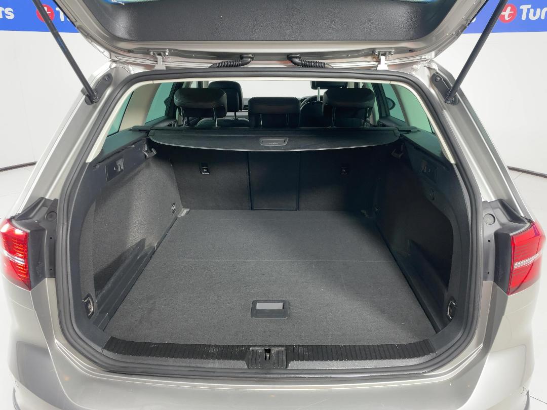 Photo '14' of Volkswagen Passat Photo '14' of Volkswagen Passat