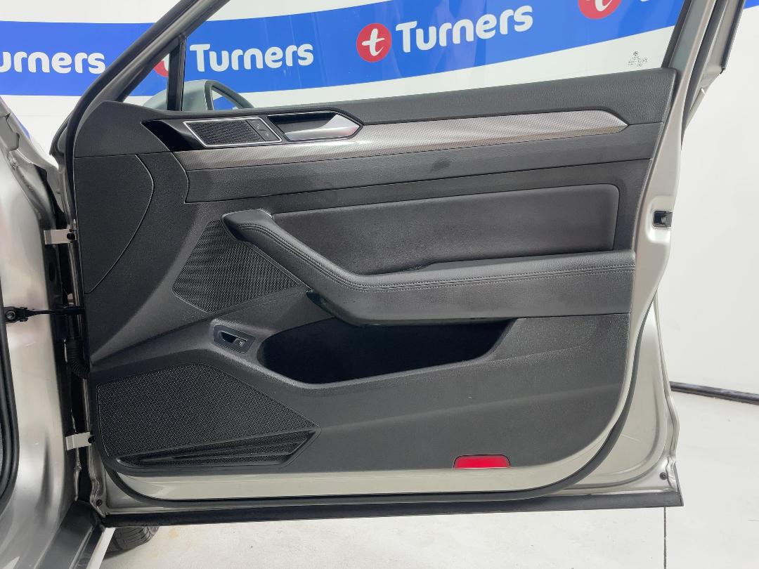 Photo '15' of Volkswagen Passat Photo '15' of Volkswagen Passat