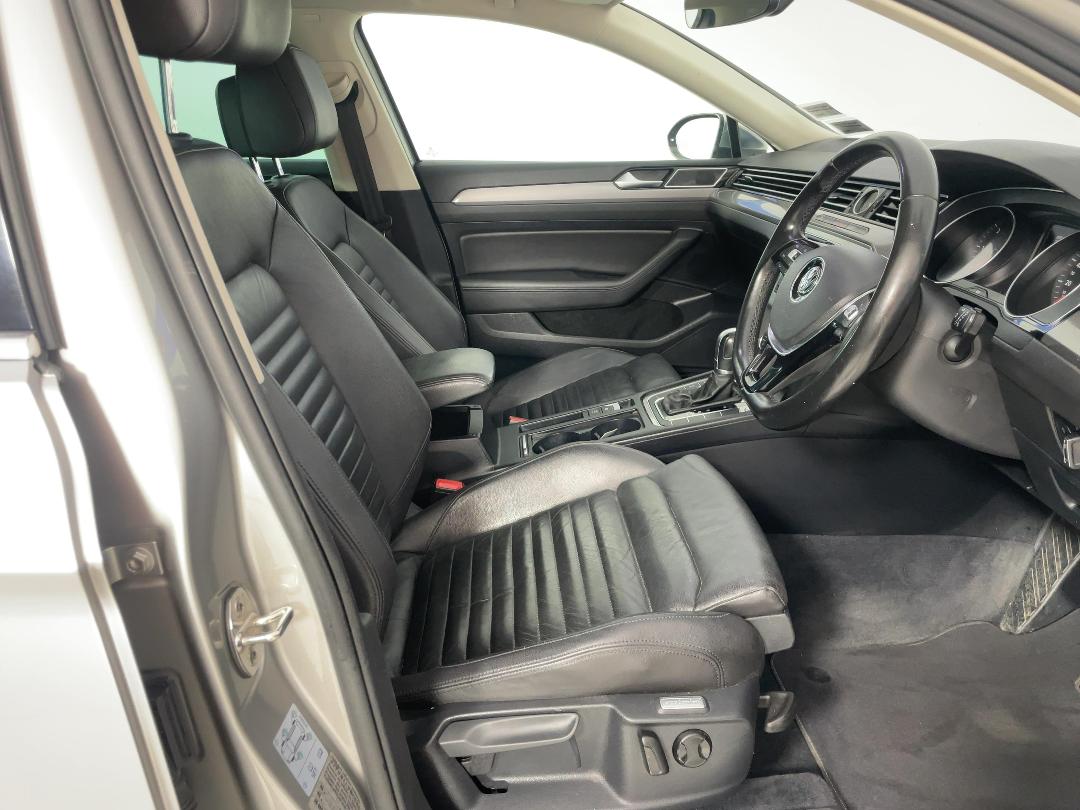 Photo '16' of Volkswagen Passat Photo '16' of Volkswagen Passat