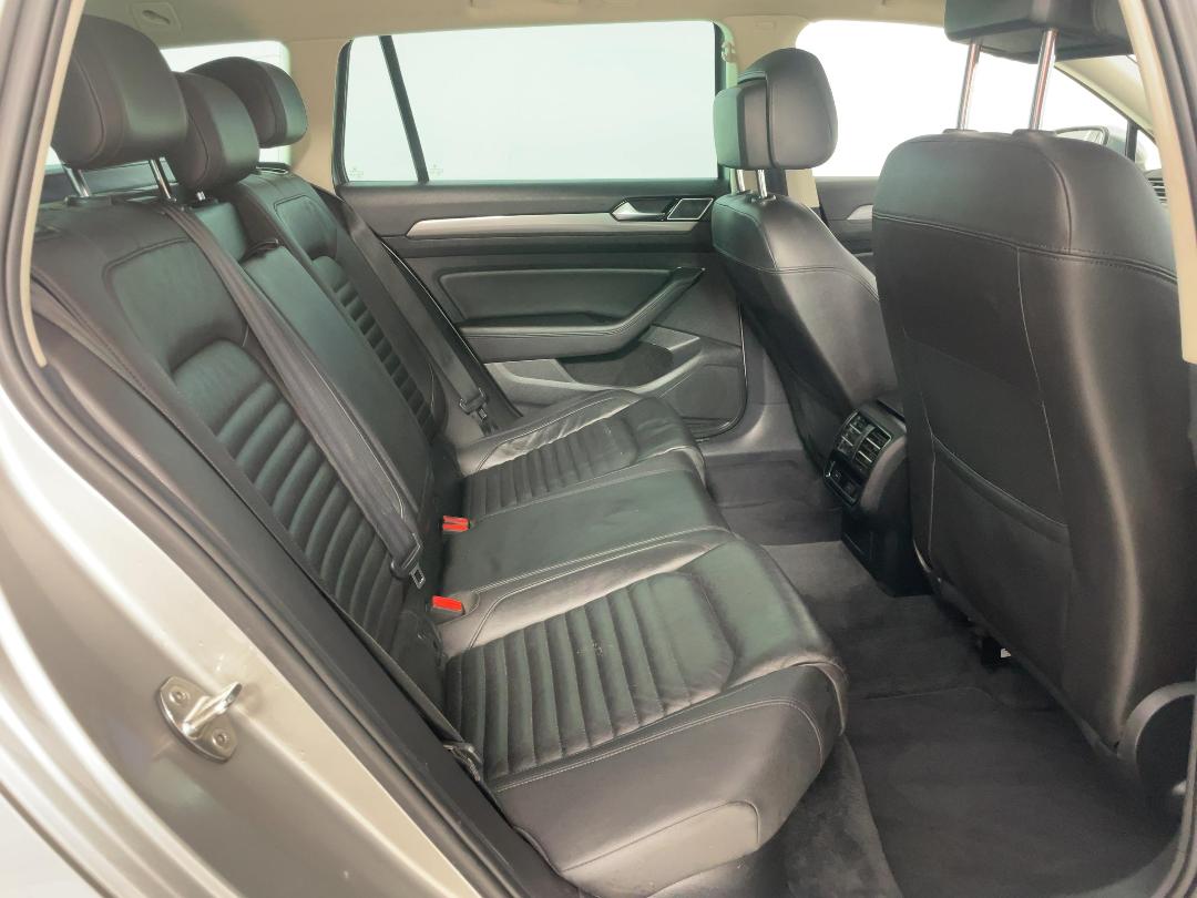 Photo '20' of Volkswagen Passat Photo '20' of Volkswagen Passat